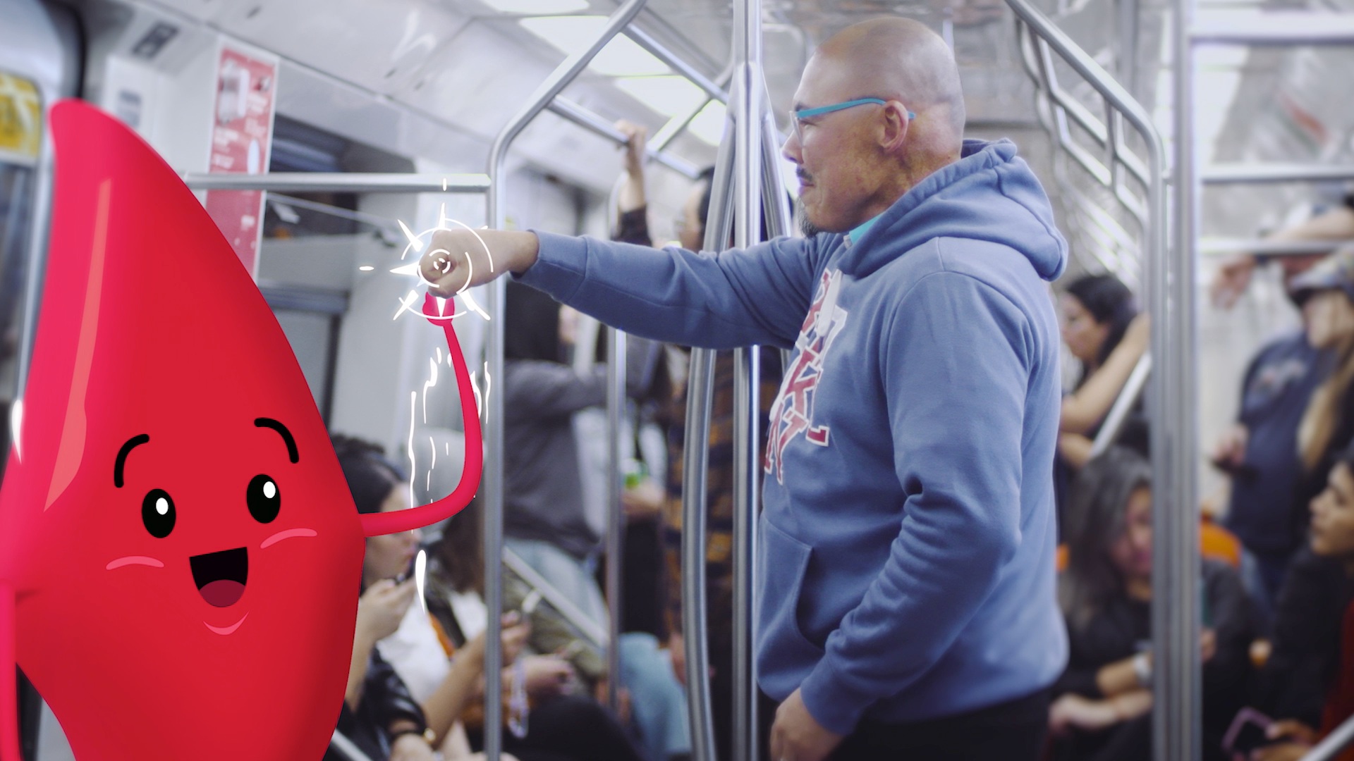 Personaje animado rojo interactuando con un hombre dentro del vagón de Metro